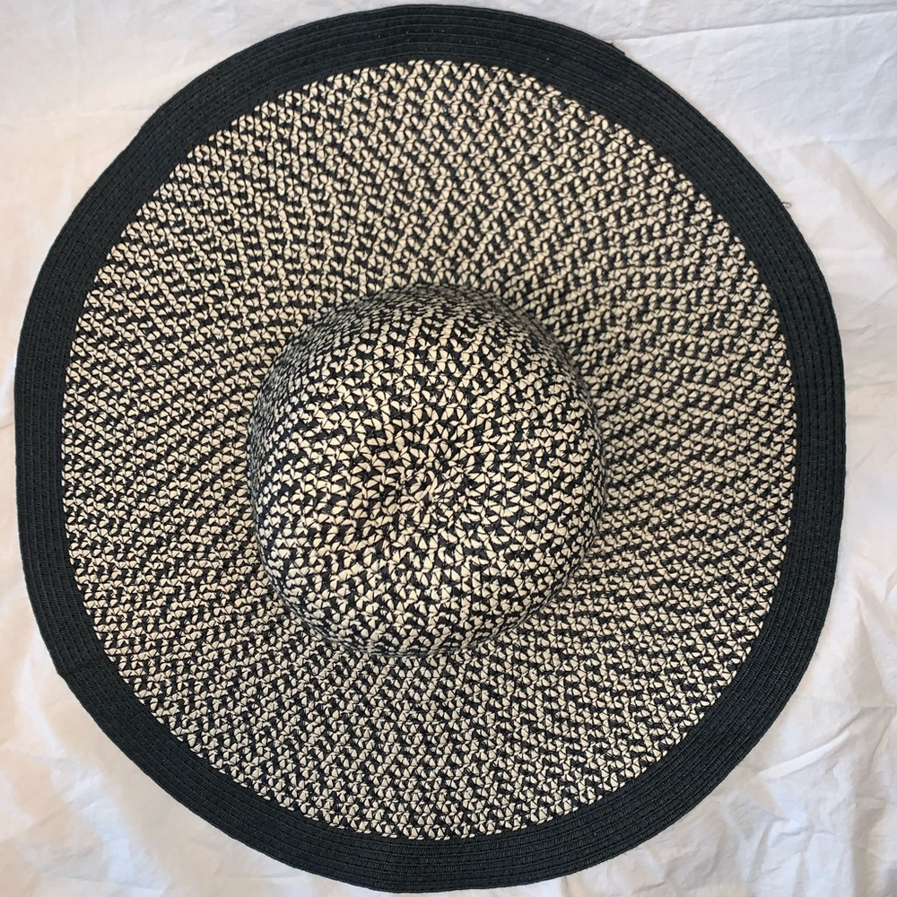 Floppy hat - Picture 2 of 2